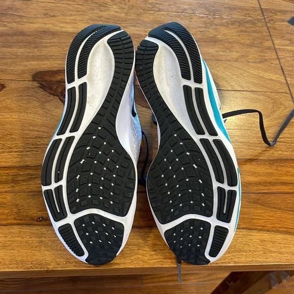 Nike Zoom Air women’s size 9 worn once, almost new. - Picture 8 of 13